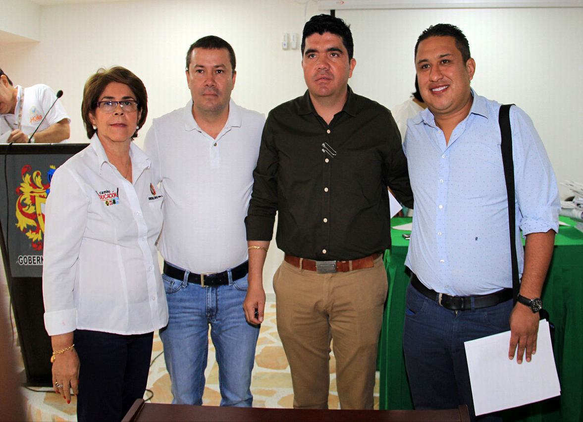 Gloria González Perdomo, Cesar Augusto Serrano, Jordan Pacheco alcalde de Villavieja y Alberto Calderón alcalde  de Teruel.